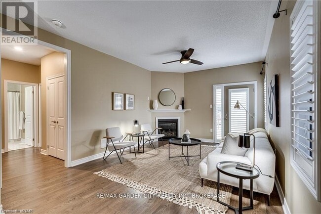 Building Photo - 221 Shoreview Dr