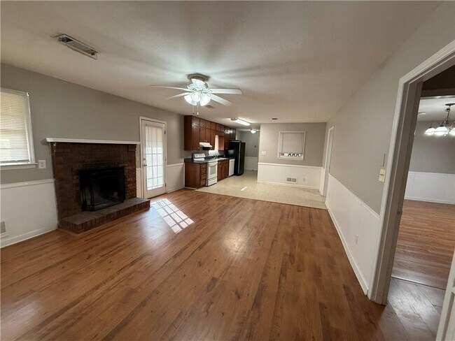 Building Photo - 481 NW Woodland Dr