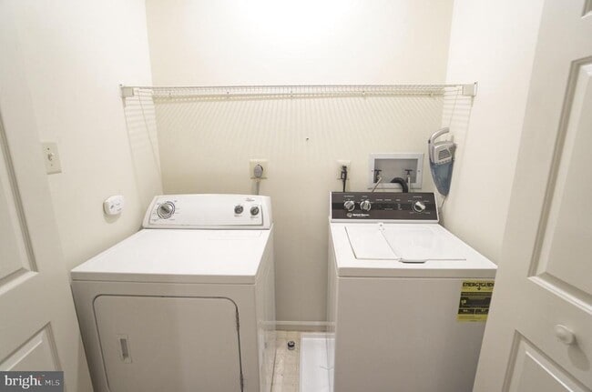 Building Photo - 1703 Smedley Ct