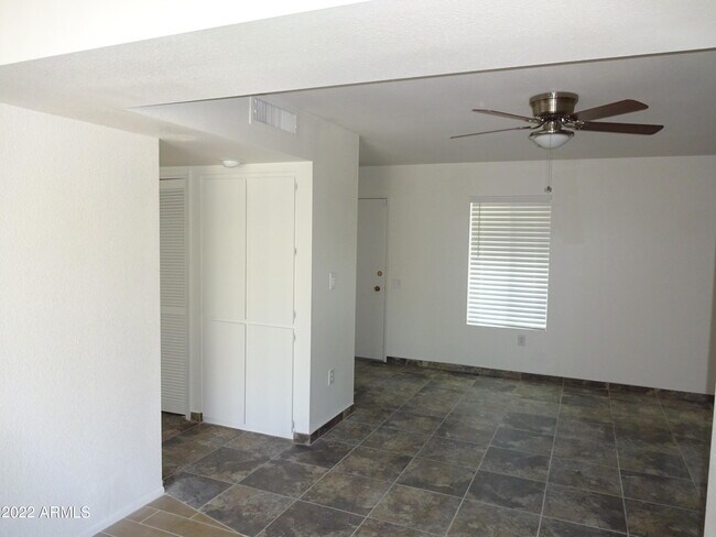 Foto del edificio - 9930 W Oak Ridge Dr