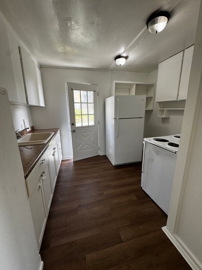 Building Photo - 3618 Madrona St