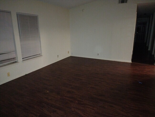 Foto del edificio - 1801 Woodard Ave