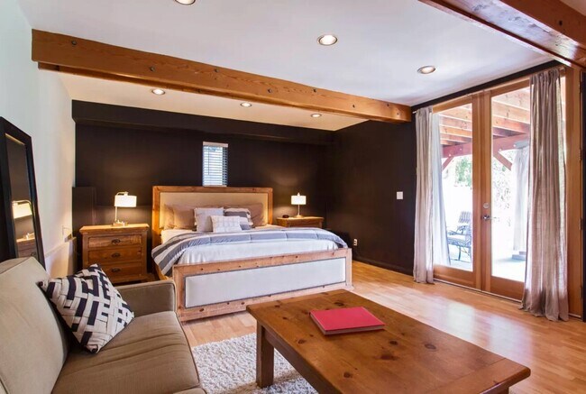 Cama tamaño king de California - 966 Manzanita St