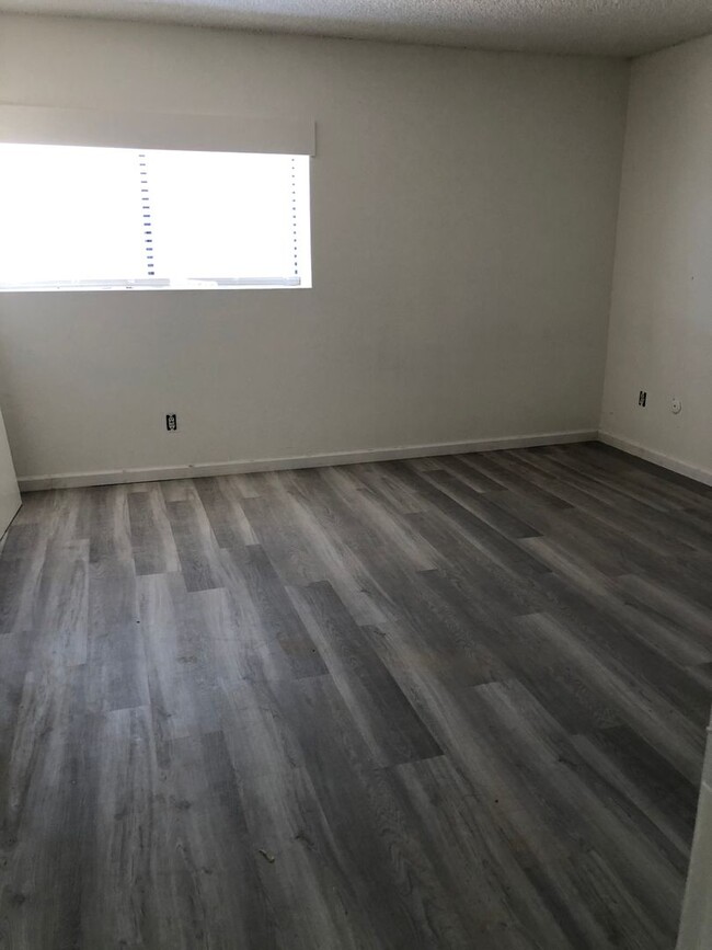 Foto del edificio - Beautiful 2 Bedroom Townhouse in Bakersfield!