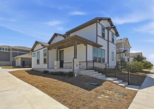 Building Photo - 8401 Orizzonte St