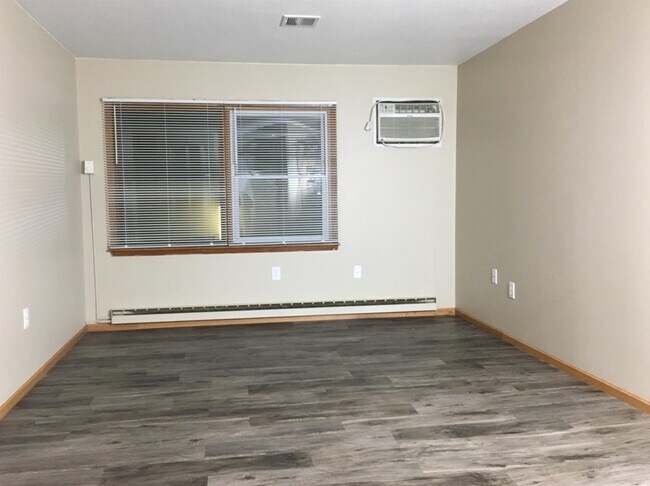 Building Photo - 409 2nd St