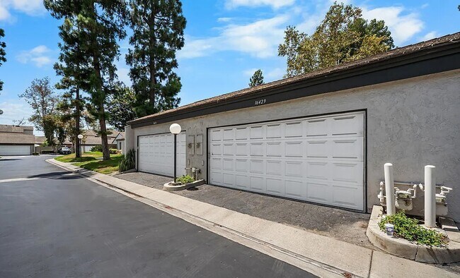 Foto del edificio - 16429 Westbrook Ln