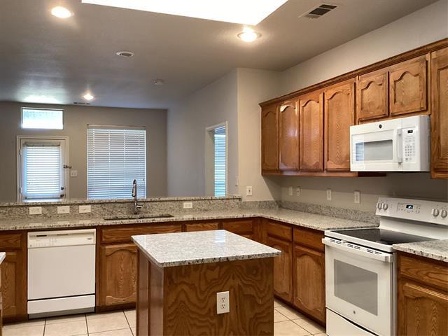 Foto del edificio - 3909 Old Richwood Ln