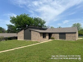 Building Photo - 509 Quail Ln