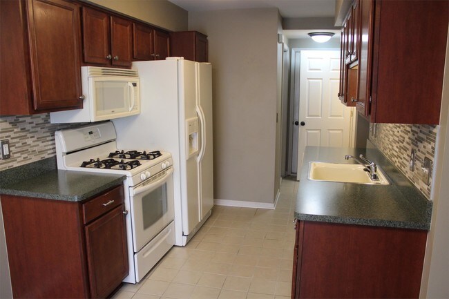 Building Photo - 13952 Watersway Dr