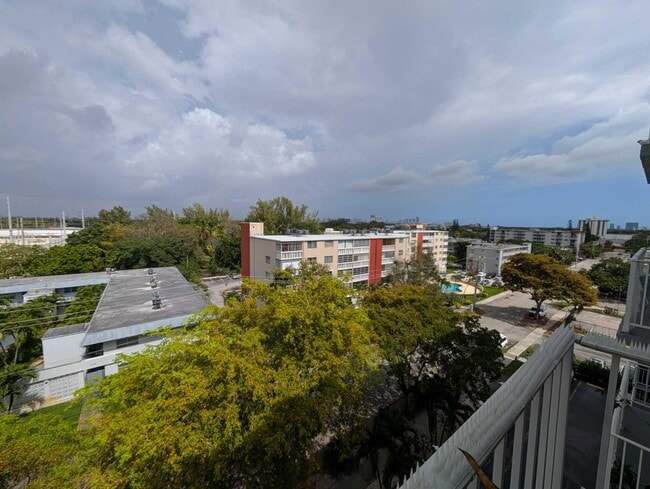 Foto del edificio - 1470 NE 125th Terrace