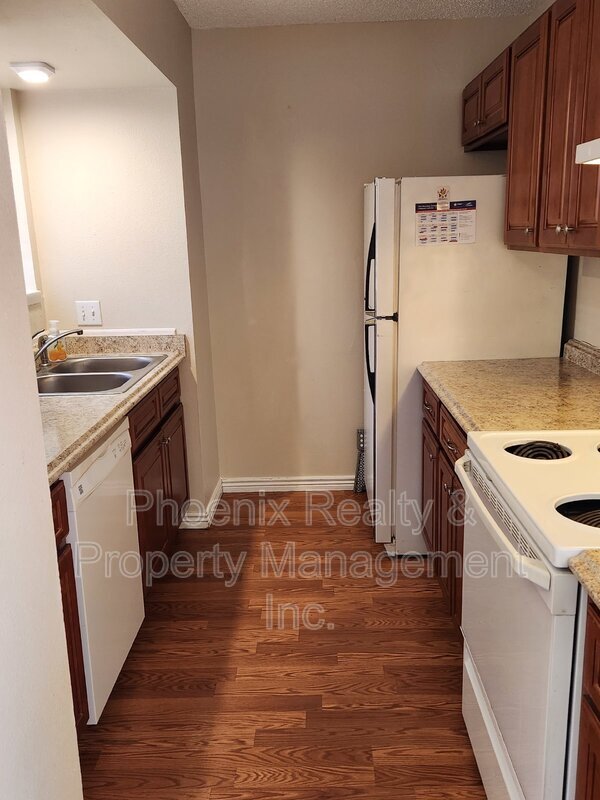 Building Photo - 707 Arrow Ct