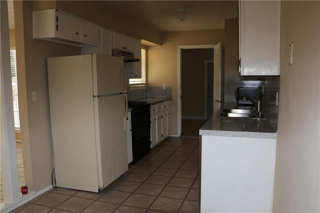 Foto del edificio - 4003 Stonebridge Dr