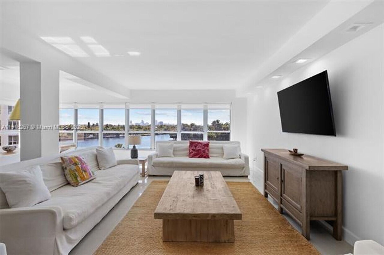 Photo - 9102 W Bay Harbor Dr unit 5D (A11918267)