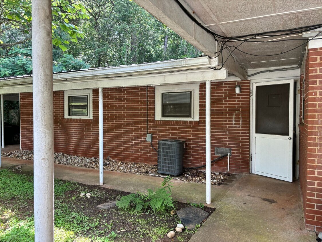 Primary Photo - 2BR/1BA - Duplex located off of South Mill...