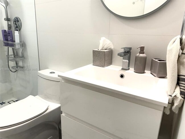 Foto del edificio - 3553 Magellan Cir