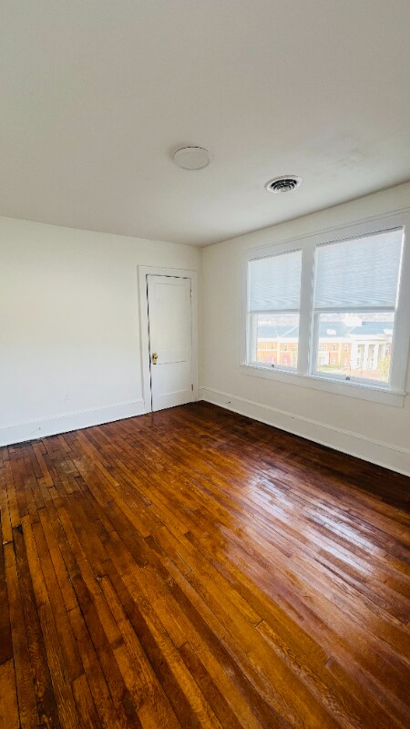 Foto principal - 812 Tyler Ave