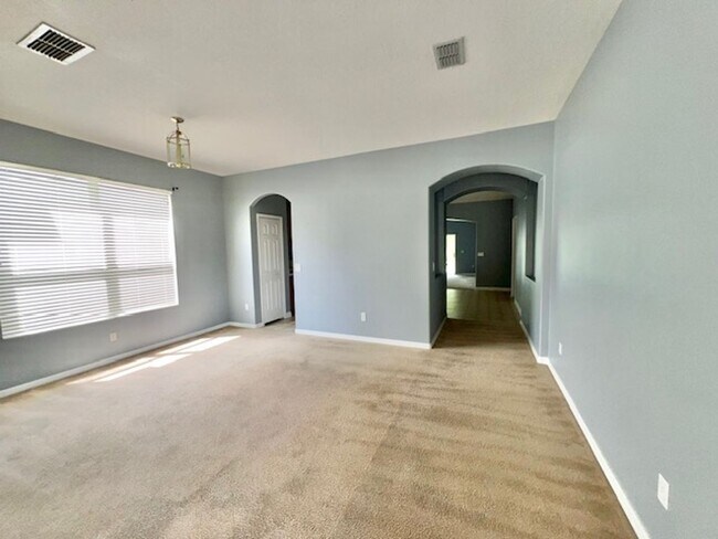 Building Photo - MOVE IN NOW! Beautiful 3X2- 1 story home d...
