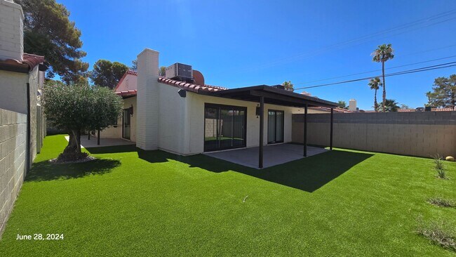 Foto del edificio - Stunning 3bed/2bath home nestled in a grea...