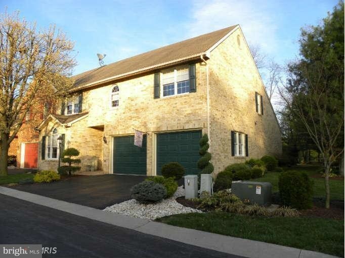 Primary Photo - 1050 Lindsay Ln