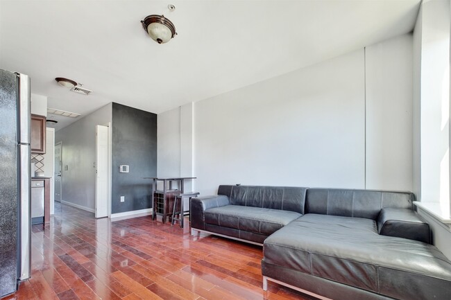 Foto del edificio - 1826 Willow Ave