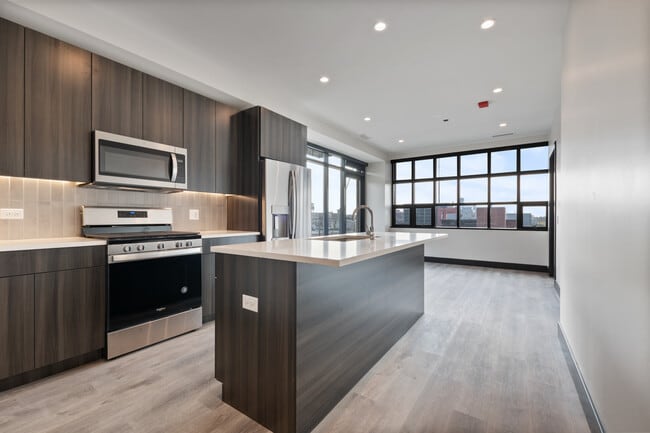 Building Photo - 1123 W Randolph St