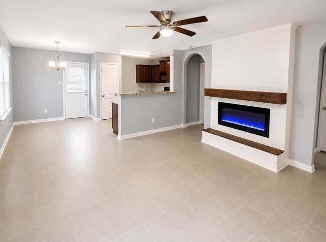 Foto del edificio - 5927 Golden Cove Rd