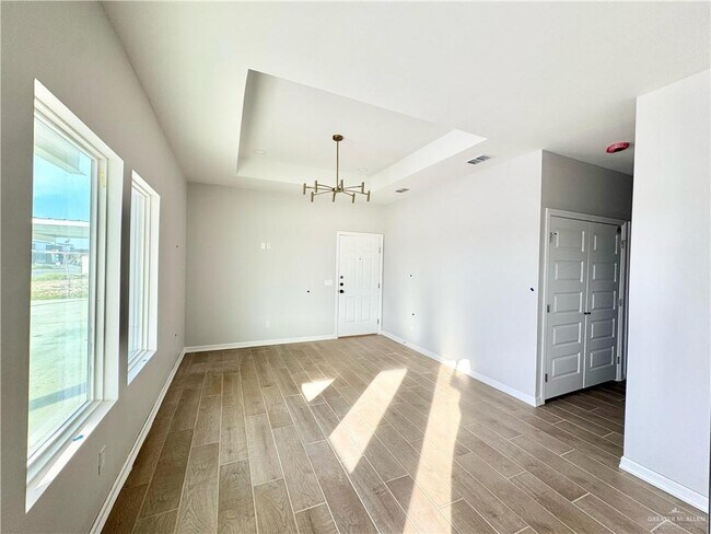 Foto del edificio - 12 Aryana N Ave