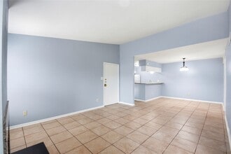 Building Photo - 8918 Bissonnet St