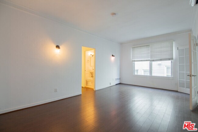 Foto del edificio - 1201 N Crescent Heights Blvd