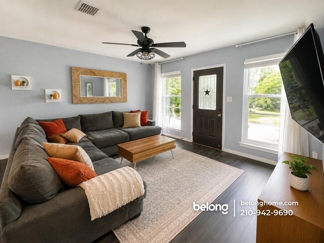 Building Photo - 1803 Live Oak Dr