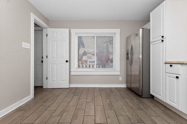 Building Photo - 1631 W Custer Ave