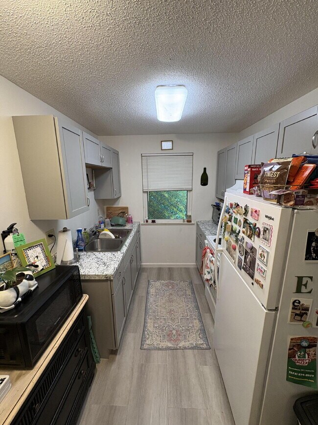 Building Photo - Apartment For Rent! In Unit Laundry!
