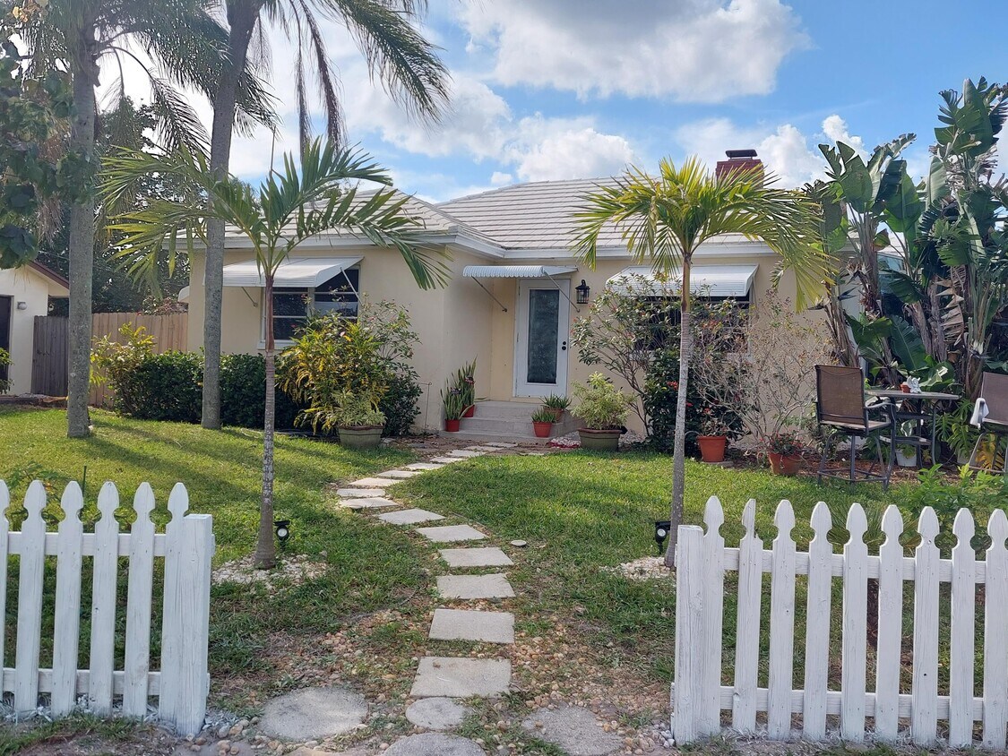 Primary Photo - 11830 SE Williams Terrace