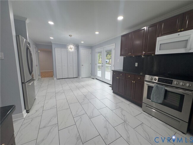 Foto del edificio - 10330 W Providence Rd