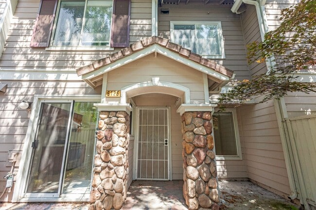 Building Photo - 6125 Lambeck Ln