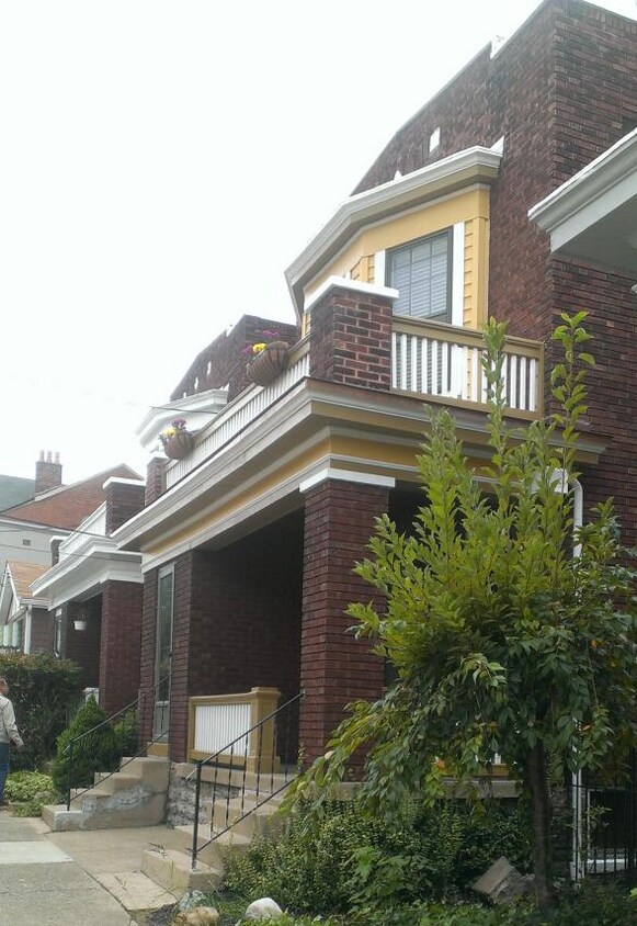 First floor of 2 story unit - 703 Willard St