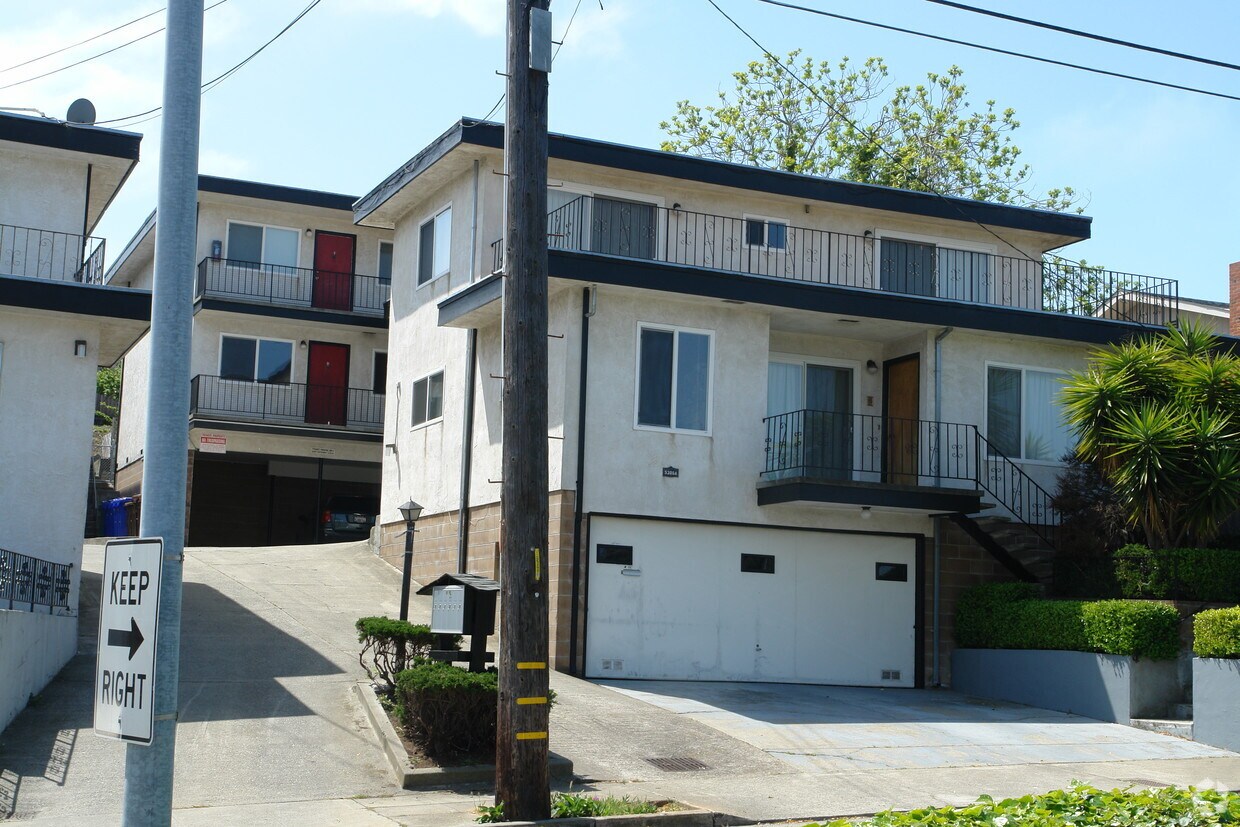 Primary Photo - 5306 Bayview