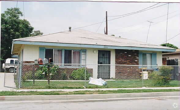Primary Photo - 252 E 2nd St