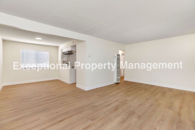 Building Photo - Ready to move in 2 bedroom 1 bath home