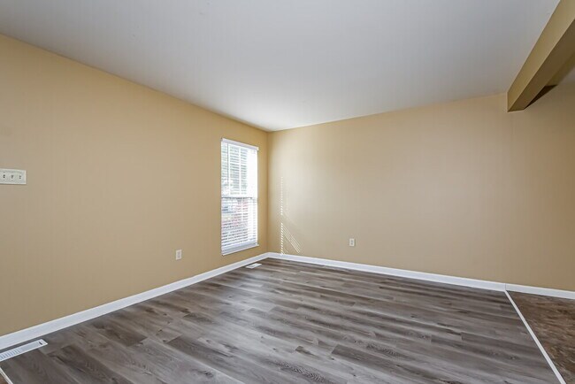 Foto del edificio - 12839 High Crest Dr