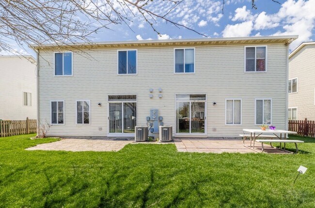 Building Photo - 3 Bedroom Duplex Home in Romeoville