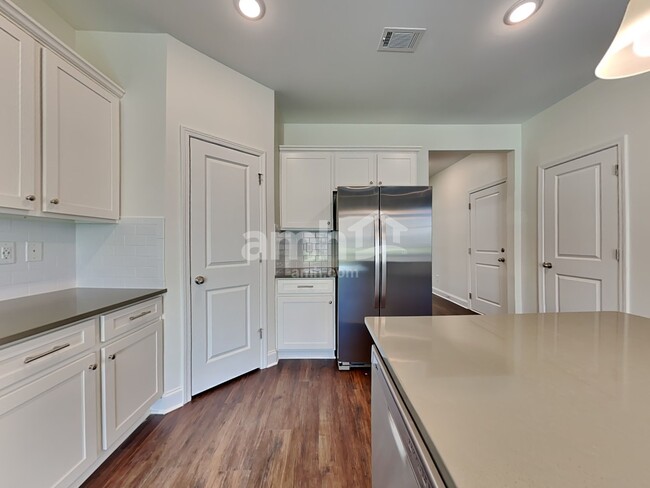 Building Photo - 3750 Blackshear Pl