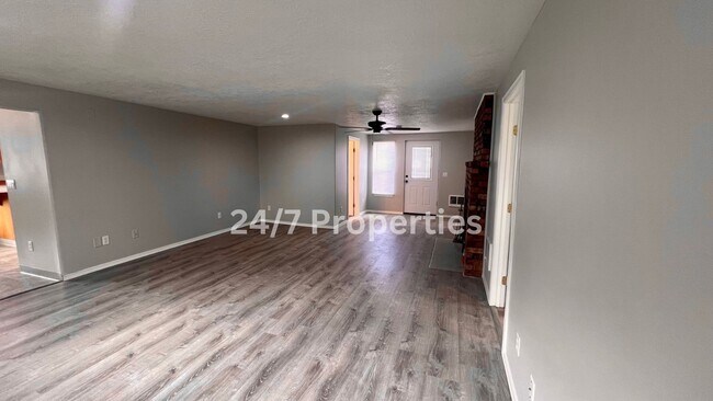 Building Photo - Estacada Home - 3BD I 1BA