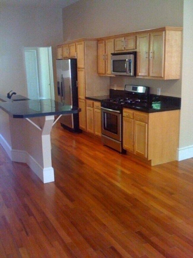 Foto del edificio - Large Renovation in South Side Flats! A/C,...