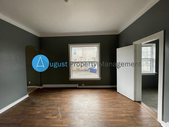Building Photo - 809 W Cedar St