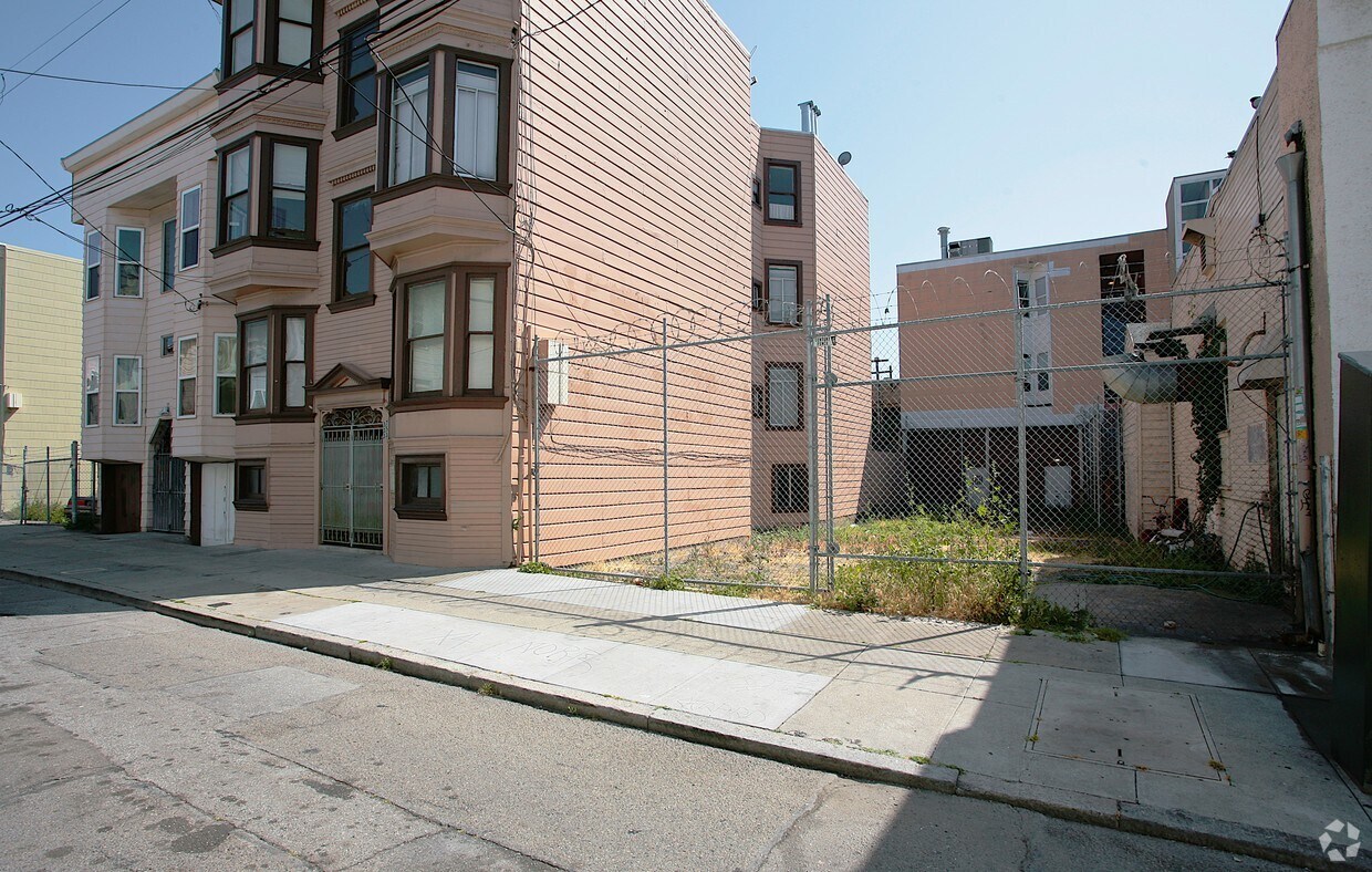 Building Photo - 33 San Carlos St