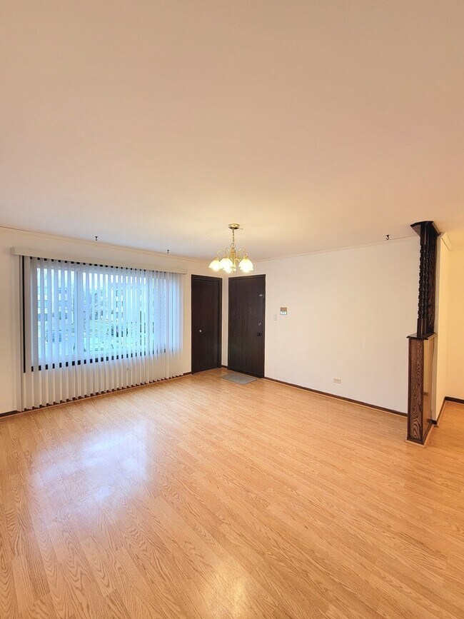 9350 Hamilton Ct, Des Plaines, IL 60016 House Rental in Des Plaines