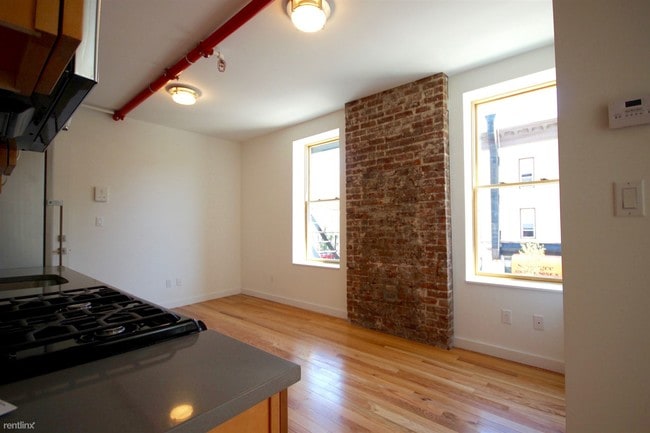 Building Photo - 438 Irving Ave
