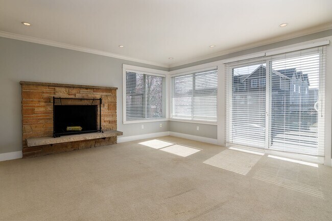 Foto del edificio - Condo Quality 1BR + Den in Ballard- Corner...